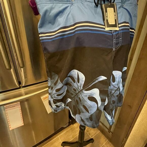 NWT Roundtree&Yorke Swim Trunks  - Picture 2 of 7